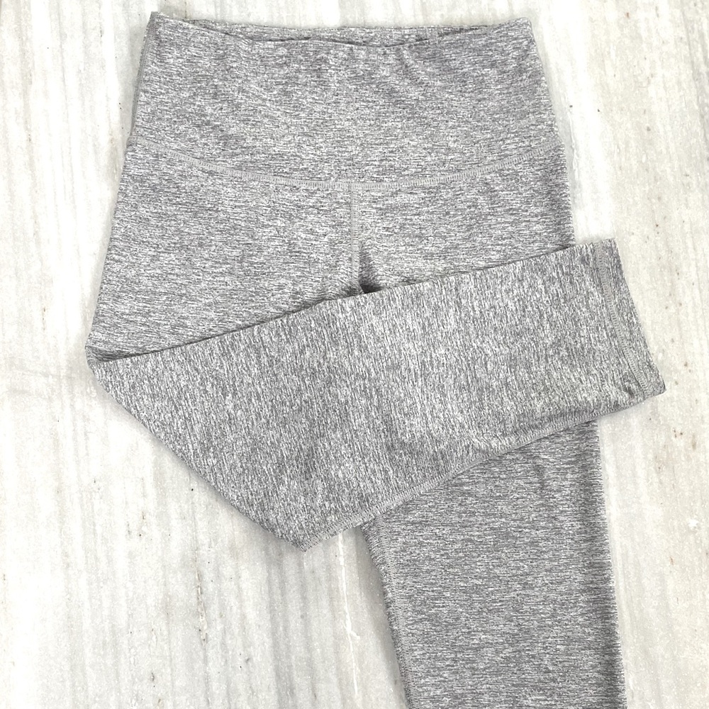High-Wasted Cropped Leggings 🤍